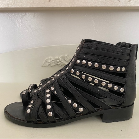 Dolce Vita Studded Toe Loop Gladiator Sandals - Picture 6 of 7